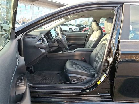 Used 2023 Toyota Camry SE image 13