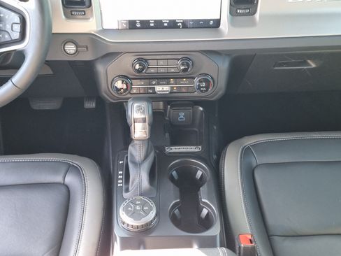 Used 2025 Ford Bronco Outer Banks AWD/4WD image 21