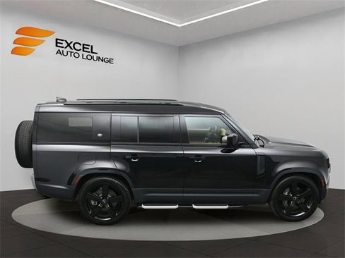 Used 2024 Land Rover Defender 130 S image 62