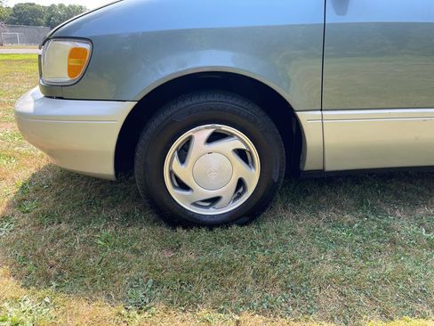 Used 1999 Toyota Sienna LE image 37