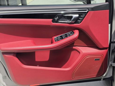 Certified 2024 Porsche Macan S AWD/4WD image 18
