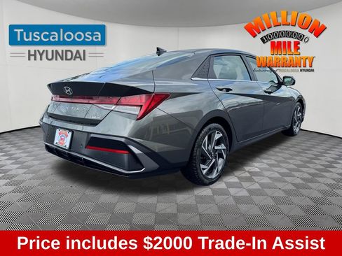 Used 2024 Hyundai Elantra Limited image 11