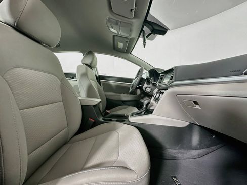 Used 2019 Hyundai Elantra SEL FWD image 29