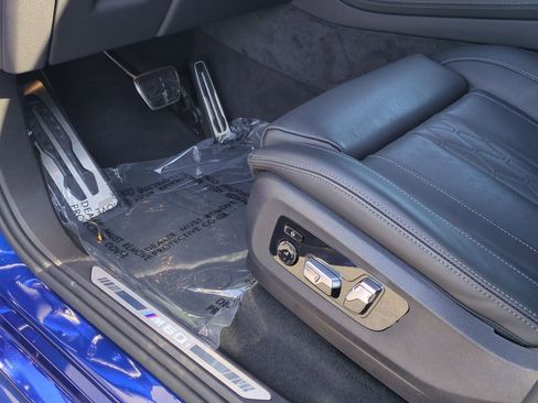Used 2025 BMW X7 M60i image 17