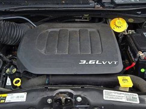 Used 2014 Chrysler Town & Country Touring FWD image 20