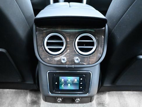 Used 2019 Bentley Bentayga AWD/4WD image 24