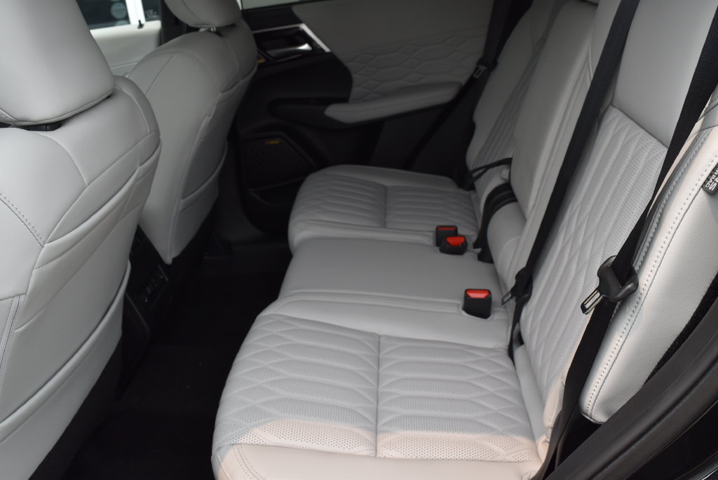 New 2025 Mitsubishi Outlander AWD image 12