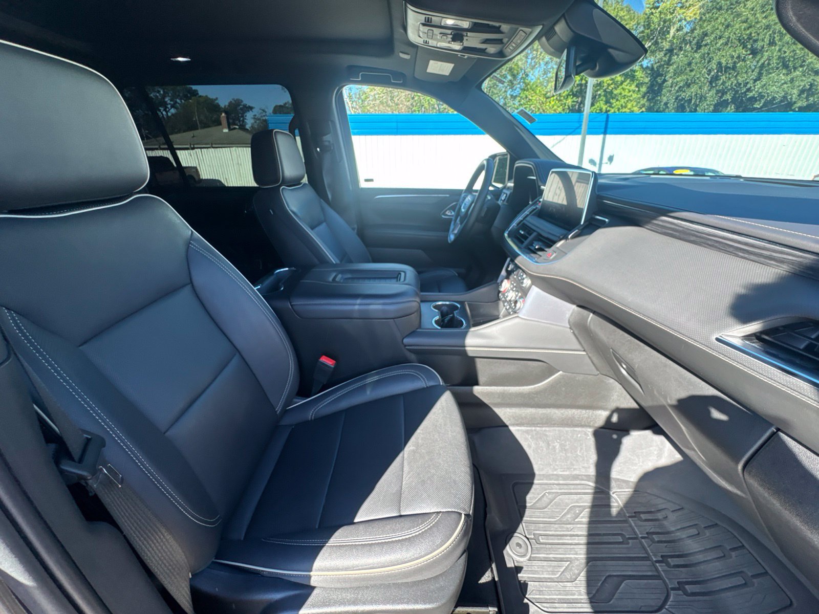 Used 2023 GMC Yukon XL SLT w/ SLT Premium Package AWD/4WD image 17