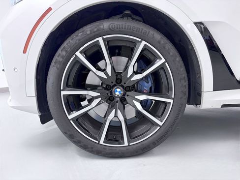 Used 2022 BMW X7 xDrive40i w/ M Sport Package AWD/4WD image 10