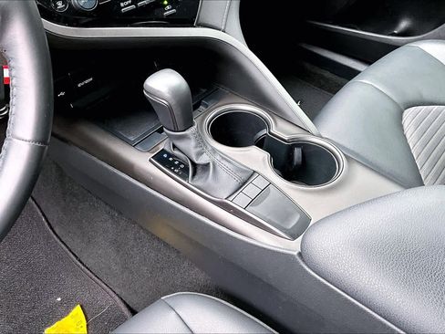Used 2023 Toyota Camry SE image 18