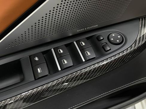 Used 2017 BMW M6 Convertible image 16