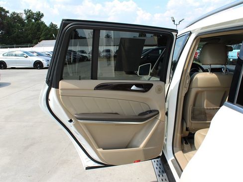 Used 2014 Mercedes-Benz GL 450 4MATIC w/ Appearance Package image 37