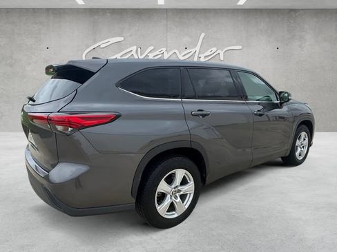 Used 2021 Toyota Highlander L FWD image 16