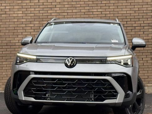 New 2025 Volkswagen Taos SEL image 34