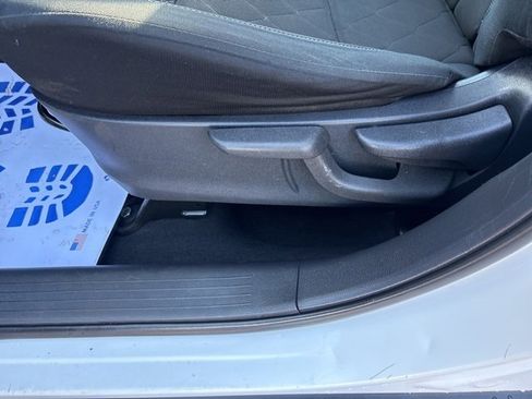 Used 2018 Nissan Kicks S image 18