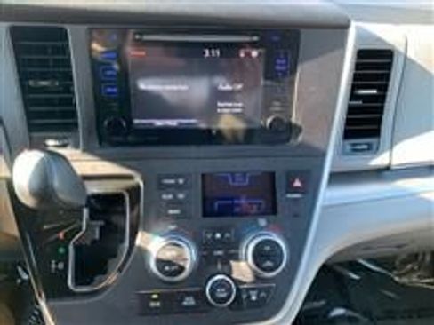 Used 2016 Toyota Sienna LE image 24