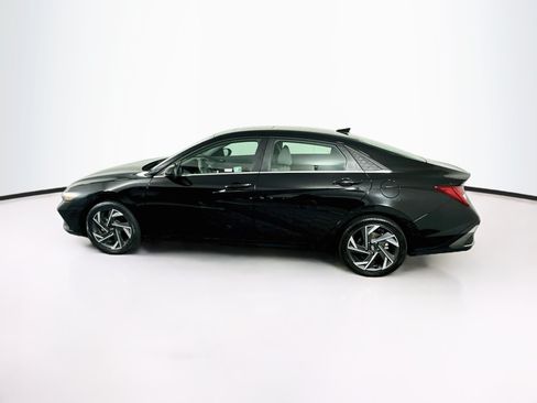 Used 2025 Hyundai Elantra SEL FWD image 4