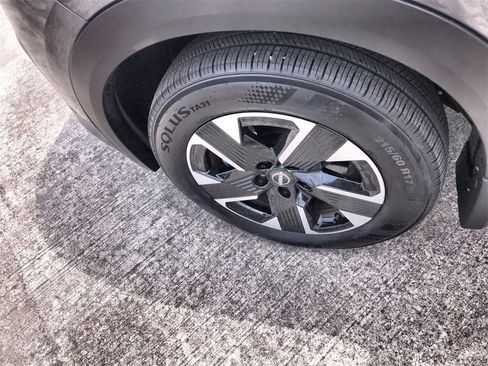 Used 2025 Nissan Kicks SV image 10