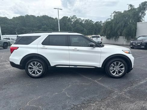 Used 2023 Ford Explorer XLT w/ Equipment Group 202A RWD image 3