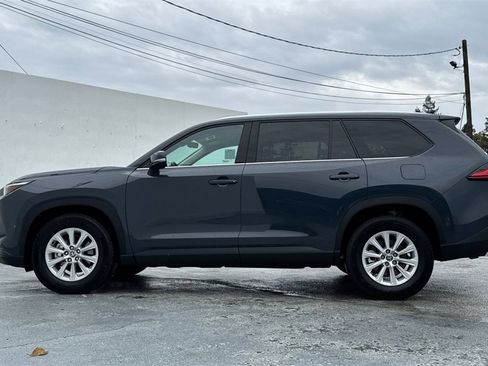 Used 2024 Toyota Grand Highlander image 6