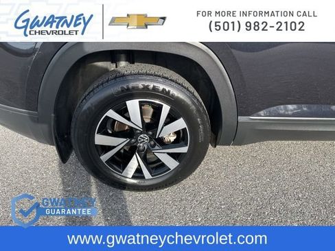 Used 2022 Volkswagen Atlas Cross Sport SE image 11