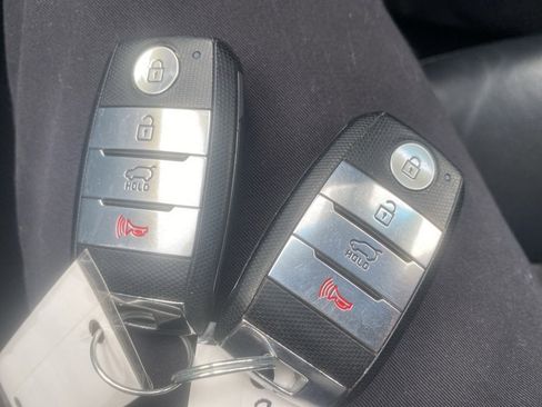 Used 2019 Kia Niro S Touring image 32