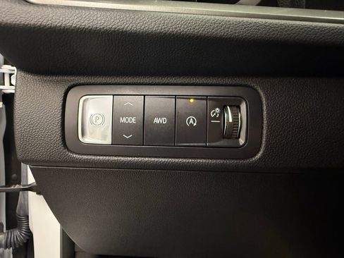 Used 2025 Chevrolet Traverse LT w/ Driver Confidence Package image 15