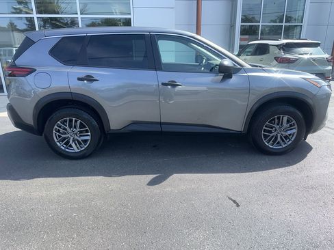 Used 2023 Nissan Rogue S AWD/4WD image 2
