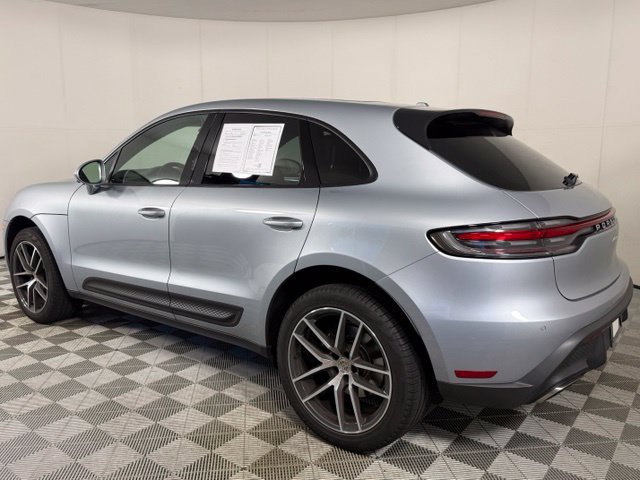 Used 2025 Porsche Macan AWD/4WD image 2