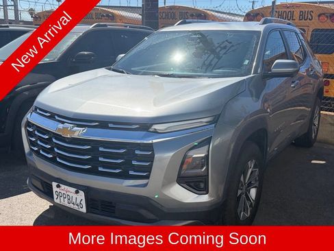 Used 2025 Chevrolet Equinox LT w/ Convenience Package II FWD image 5