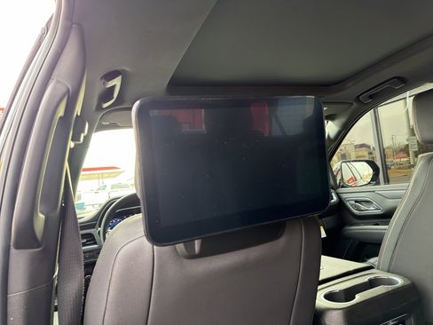 Used 2023 Chevrolet Suburban RST w/ Luxury Package image 18