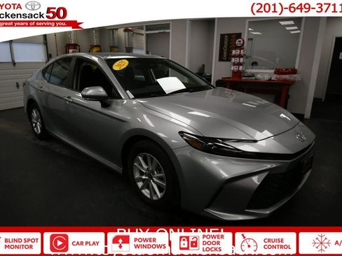 Certified 2025 Toyota Camry LE image 1