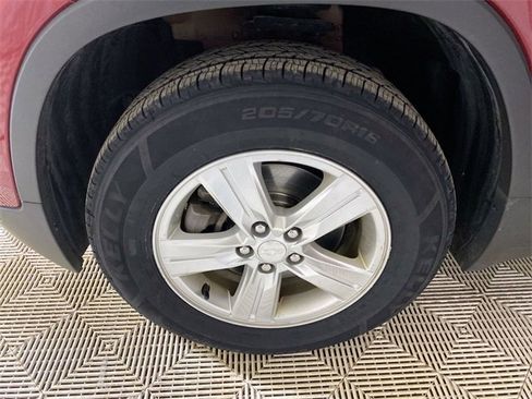 Used 2019 Chevrolet Trax LT w/ LT Convenience Package image 22