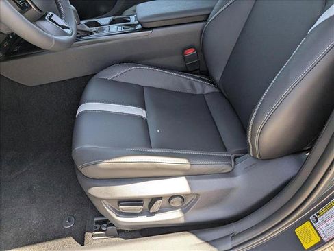 New 2025 Toyota Camry SE image 4