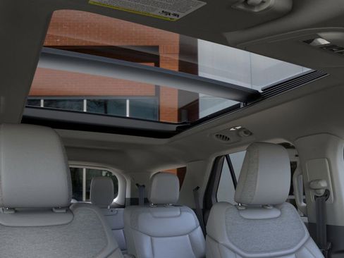 New 2025 Ford Explorer Active w/ Active Comfort Package image 22