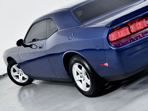 Used 2010 Dodge Challenger SE image 13