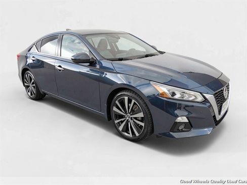 Used 2019 Nissan Altima 2.5 Platinum FWD image 3