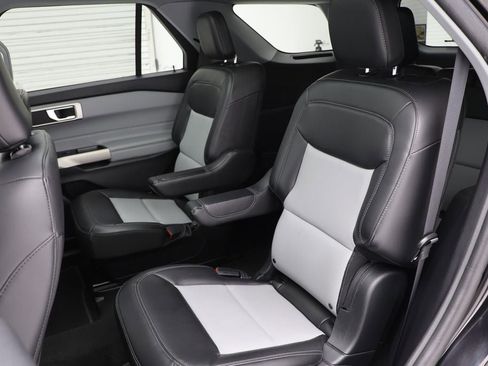 Used 2022 Ford Explorer XLT w/ Equipment Group 202A image 11