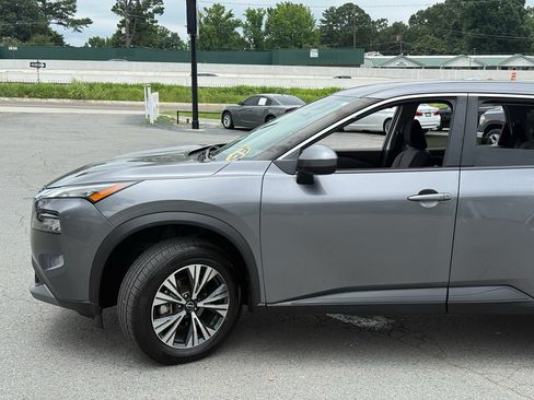 Used 2023 Nissan Rogue SV AWD/4WD image 11