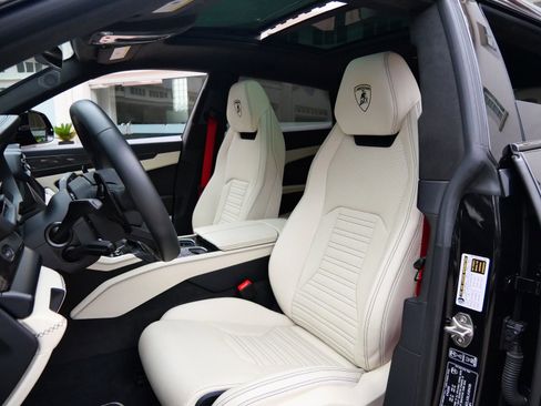 Used 2025 Lamborghini Urus S AWD/4WD image 18