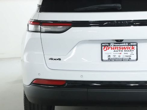 Used 2023 Jeep Grand Cherokee Altitude AWD/4WD image 42