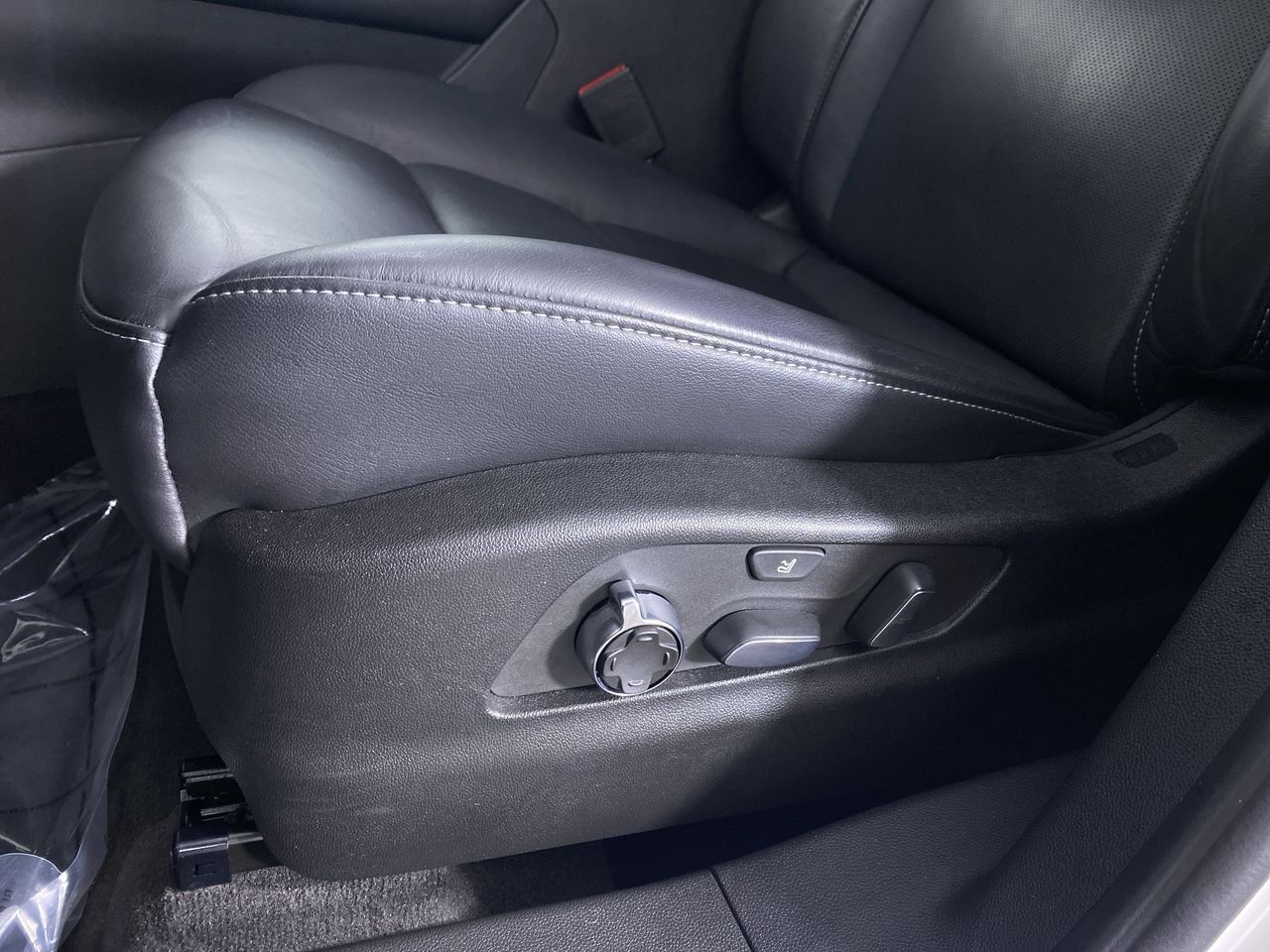 Certified 2024 Cadillac XT4 Premium Luxury AWD/4WD image 9