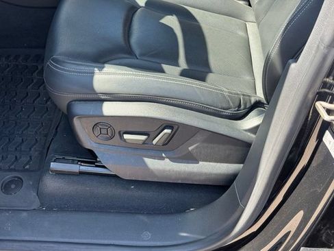 Used 2023 Audi Q8 Prestige AWD/4WD image 19