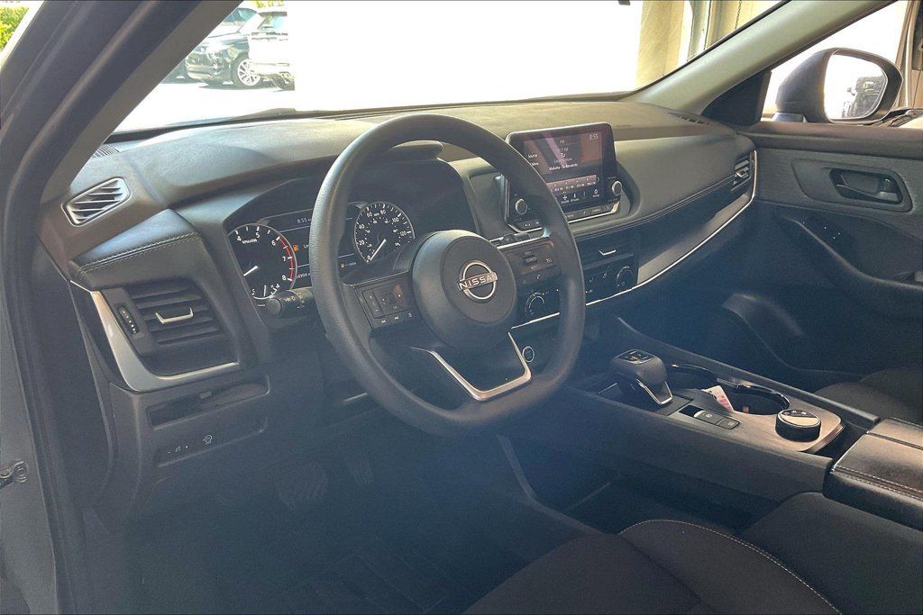 Used 2023 Nissan Rogue S AWD/4WD image 4