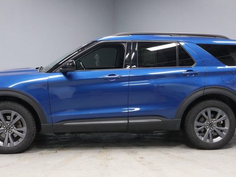 Certified 2022 Ford Explorer XLT w/ Equipment Group 202A image 8