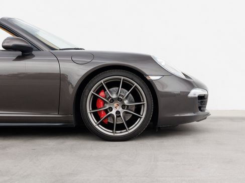 Certified 2013 Porsche 911 Carrera 4S image 11