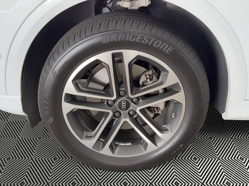 Certified 2025 Audi Q5 Premium w/ Convenience Package AWD/4WD image 12