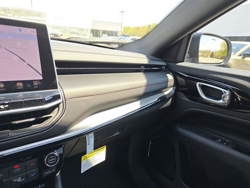 New 2025 Jeep Compass Trailhawk w/ Trailhawk Elite Group image 28