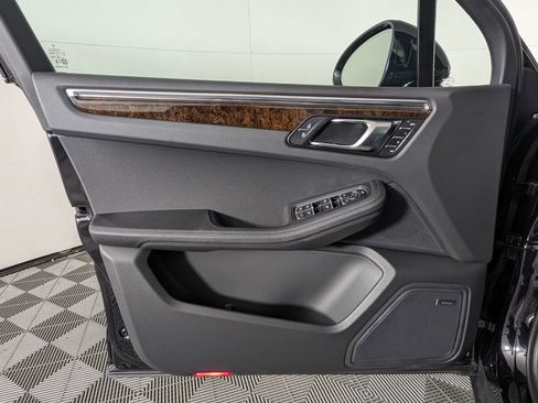 New 2026 Porsche Macan image 25