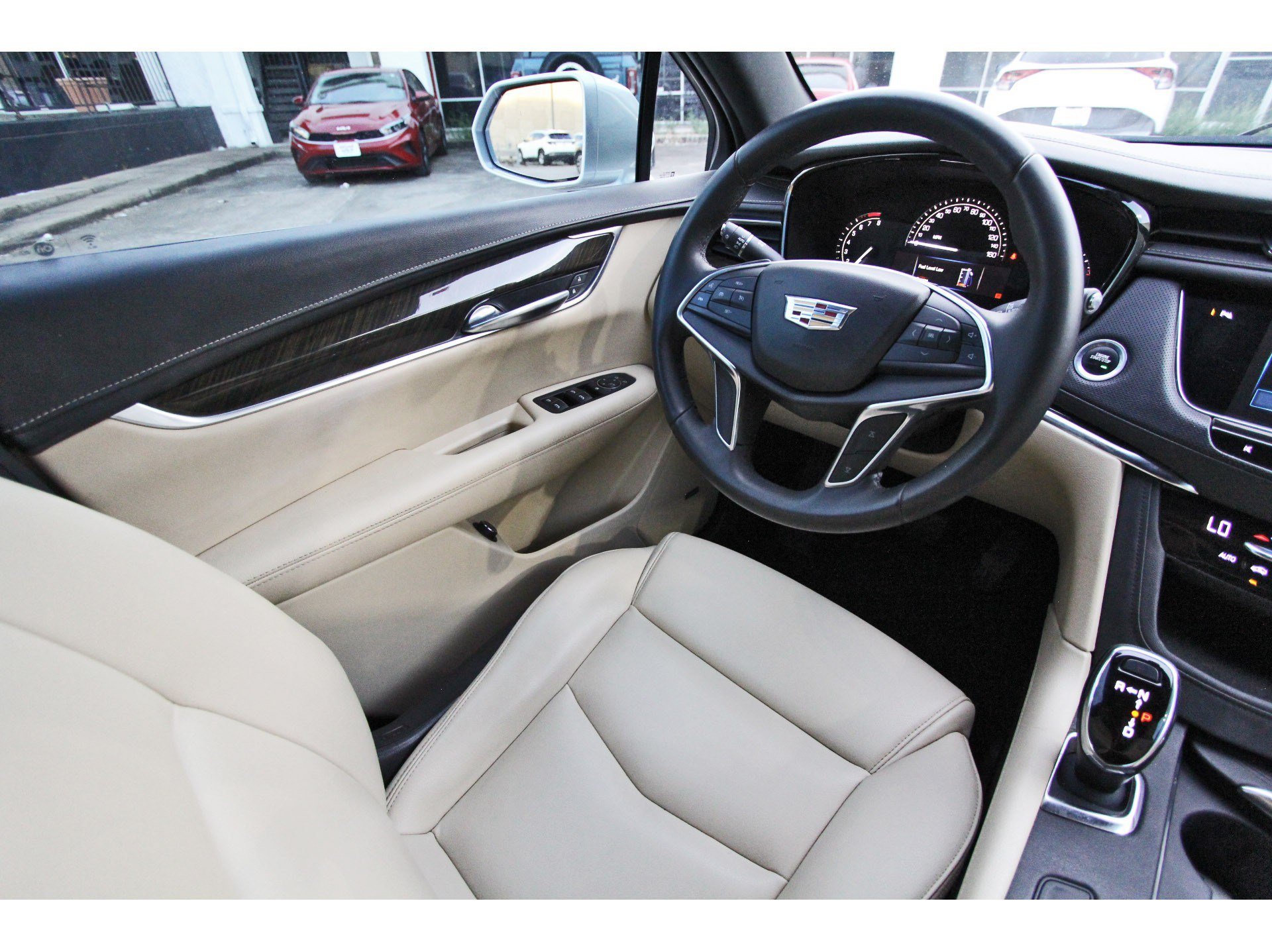 Used 2018 Cadillac XT5 FWD image 11